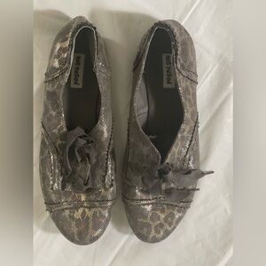 Not Related Women’s size 9 snakeskin flat shoe NWOT
